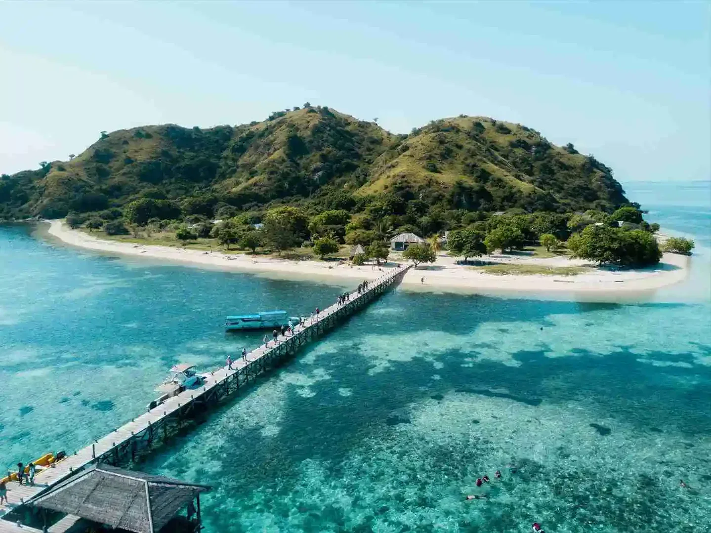 The jetty running out from Kanawa Island