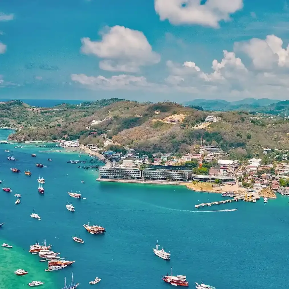 Labuan Bajo bay and the anchored fleet