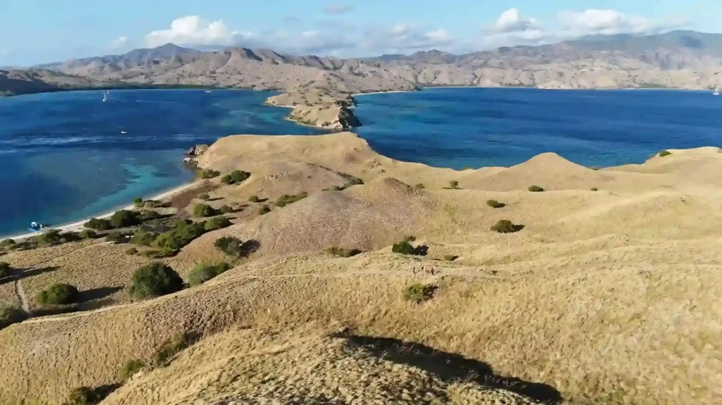 Gili Laba - Scenic Anchorage & Trekking